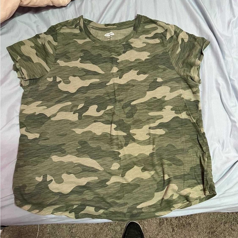 Old navy tee